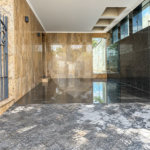Sobrado de 250 m² em São Bernardo do Campo, com 3 dormitórios, suíte, escritório, quintal, edícula e 2 vagas, em excelente localização.