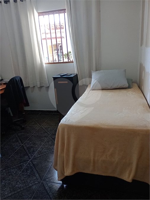 Sobrado à venda com 3 quartos, sendo 1 suíte,  em Jardim Guairaca, São Paulo, SP