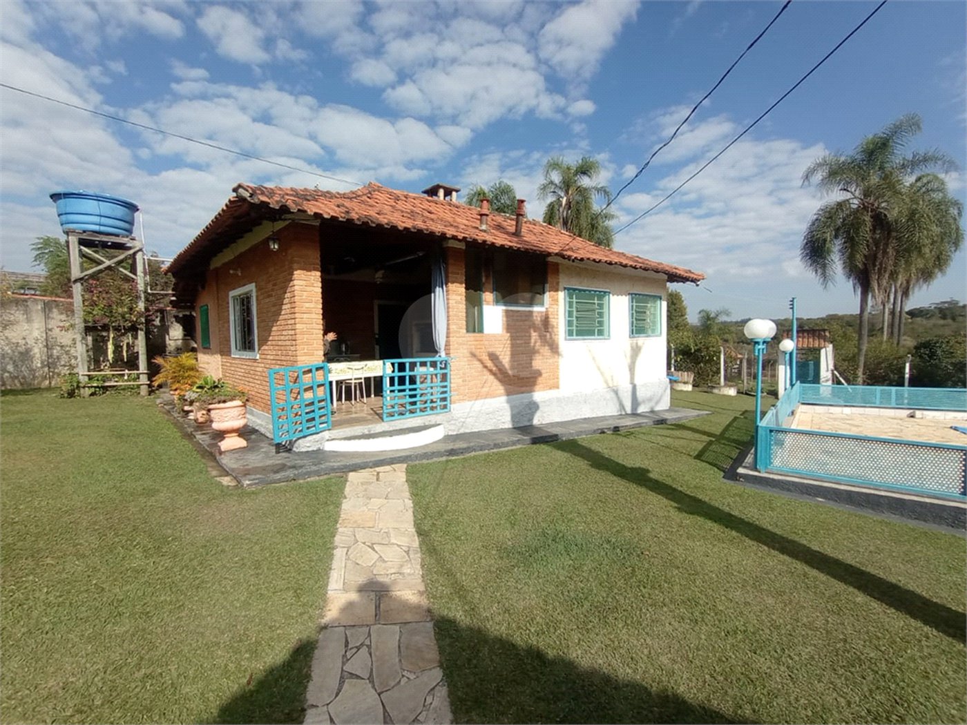 Chácara à venda com 6 quartos, sendo 1 suíte,  em Cercadinho, Alambari, SP