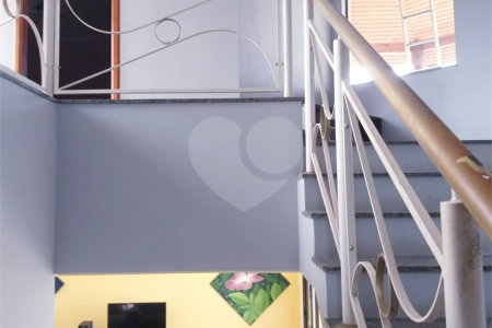 Casa à venda com 4 quartos, sendo 3 suítes, no condomínio Arujá 5, Arujá - SP
