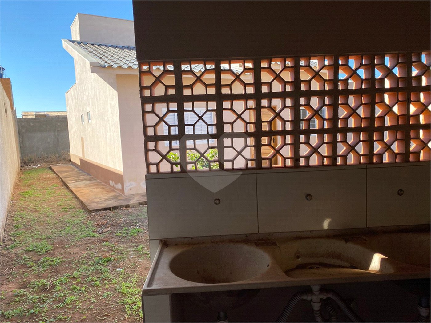 Casa à venda com 3 quartos, sendo 1 suíte, em Jardim Primavera I, Ponta Porã, MS