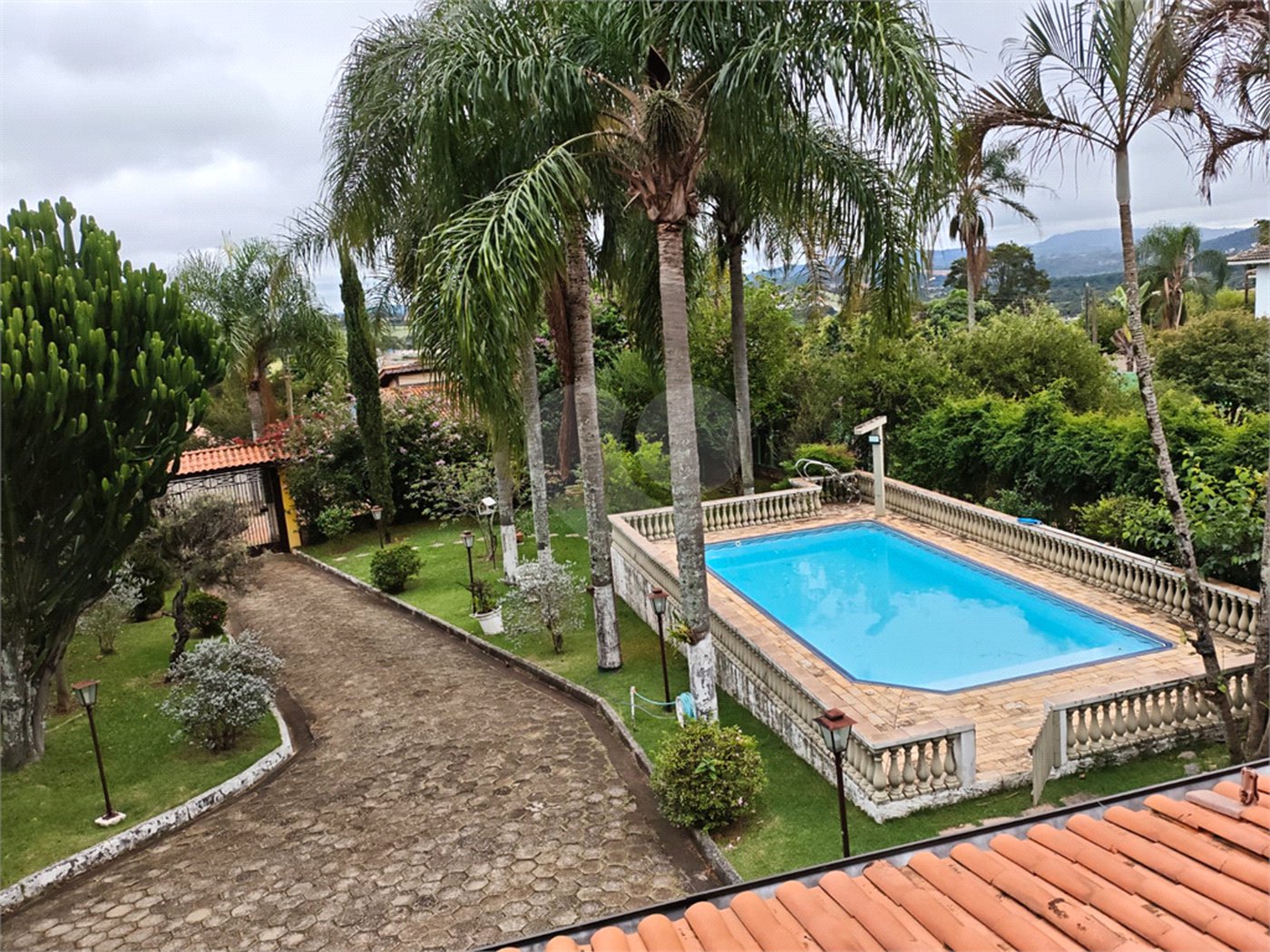 Casa à venda com 4 quartos, sendo 2 suítes,  em Country Residencial Felix, Bom Jesus dos Perdões, SP