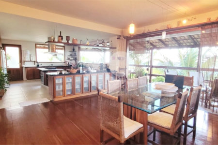 Casa à venda com 3 suítes no Centro, Santa Cruz Cabrália, BA