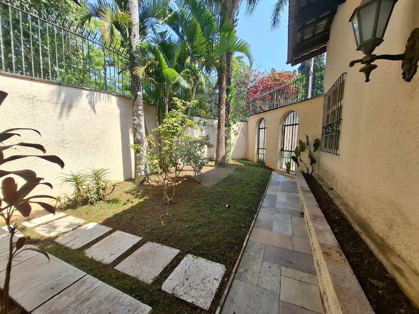 Casa à venda com 5 quartos, sendo 3 suítes,  em Alto da Boa Vista, São Paulo, SP