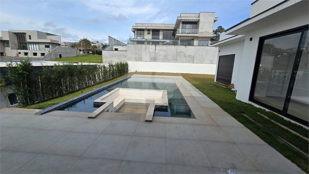 Casa à venda ou para alugar com 5 quartos, sendo 4 suítes,  no condomínio Equilibrium, Atibaia - SP