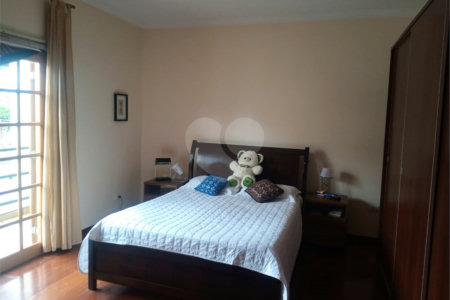 Sobrado à venda com 3 quartos, sendo 1 suíte, no Centro, Biritiba-mirim, SP