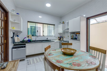 Sobrado à venda com 4 quartos, sendo 1 suíte, em Alto da Boa Vista, São Paulo, SP