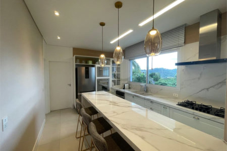 Casa à venda com 3 suítes no condomínio Hills, Arujá - SP