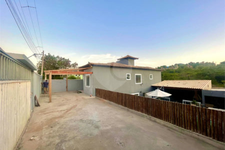 Casa em condomínio à venda com 3 quartos, sendo 2 suítes,  em Praia Rasa, Armação dos Búzios, RJ