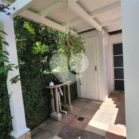 Casa à venda com 4 quartos, sendo 2 suítes, no Centro, Santa Cruz Cabrália, BA