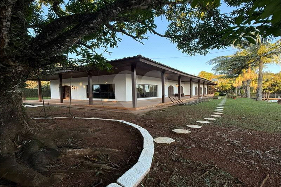 Casa à venda com 6 quartos, sendo 2 suítes, no condomínio Alpes de Mairiporã, Mairiporã - SP