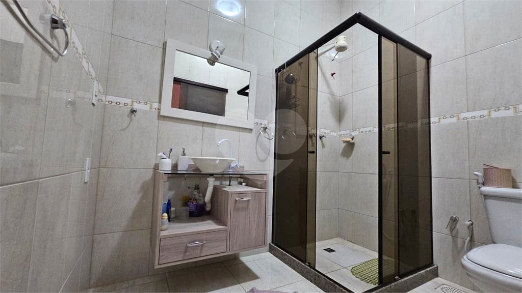 Casa à venda com 5 quartos, sendo 3 suítes,  no condomínio Colinas do Magarça, Rio de Janeiro - RJ