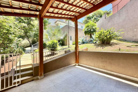 Magnífica Casa Contemporânea na Fazendinha - 4dorms | 3 Suites | Gourmet, piscina, lareira, hóspedes, escritório! Muito Verde e Tranquilidade em um dos melhores condominios da Região .