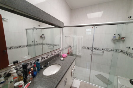 Sobrado à venda com 4 quartos, sendo 2 suítes, em Alto da Boa Vista, São Paulo, SP