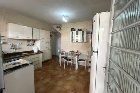 Sobrado à venda com 6 quartos, sendo 1 suíte,  em Vila do Encontro, São Paulo, SP