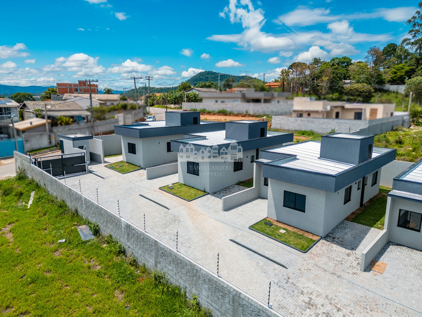 Casa térrea à venda com 3 quartos, sendo 1 suíte, no condomínio Flores da Usina, Atibaia - SP