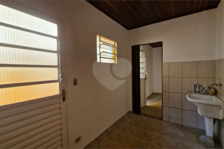 Casa para alugar com 3 quartos, sendo 1 suíte, no condomínio Santa Mônica, Atibaia - SP