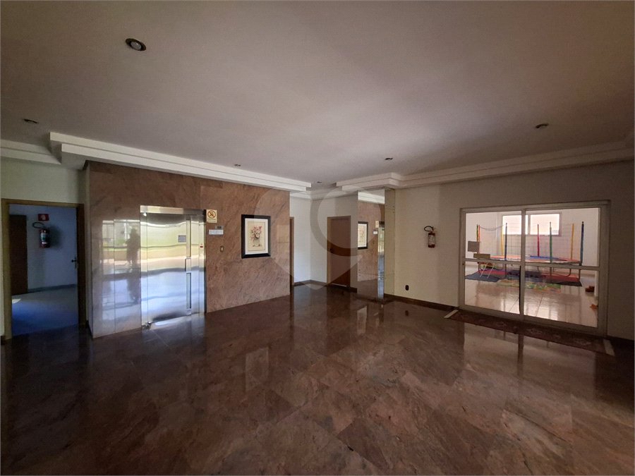 Apartamento à venda com 3 quartos, sendo 1 suíte, no Centro, Araraquara, SP