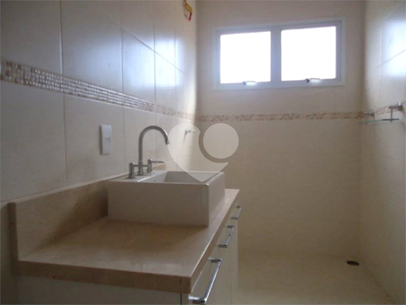 Sobrado à venda com 3 quartos, sendo 1 suíte, em Tremembé, São Paulo, SP