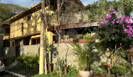Casa de Vila à venda com 5 quartos, sendo 3 suítes,  em Jardim Hípico, São Paulo, SP