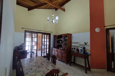 Casa à venda com 3 quartos, sendo 1 suíte, no condomínio Outeiro Das Flores, Itupeva - SP