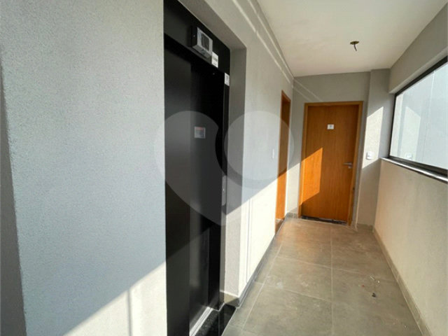 Casa à venda com 2 quartos, sendo 1 suíte, no condomínio Residencial Calegari, São Paulo - SP
