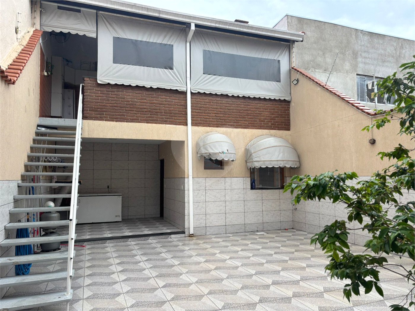 Sobrado à venda com 3 suítes em Jardim Imperador, Suzano, SP