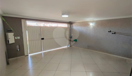 Sobrado à venda ou para alugar com 3 quartos, sendo 1 suíte, em Jardim Itália, Itapetininga, SP