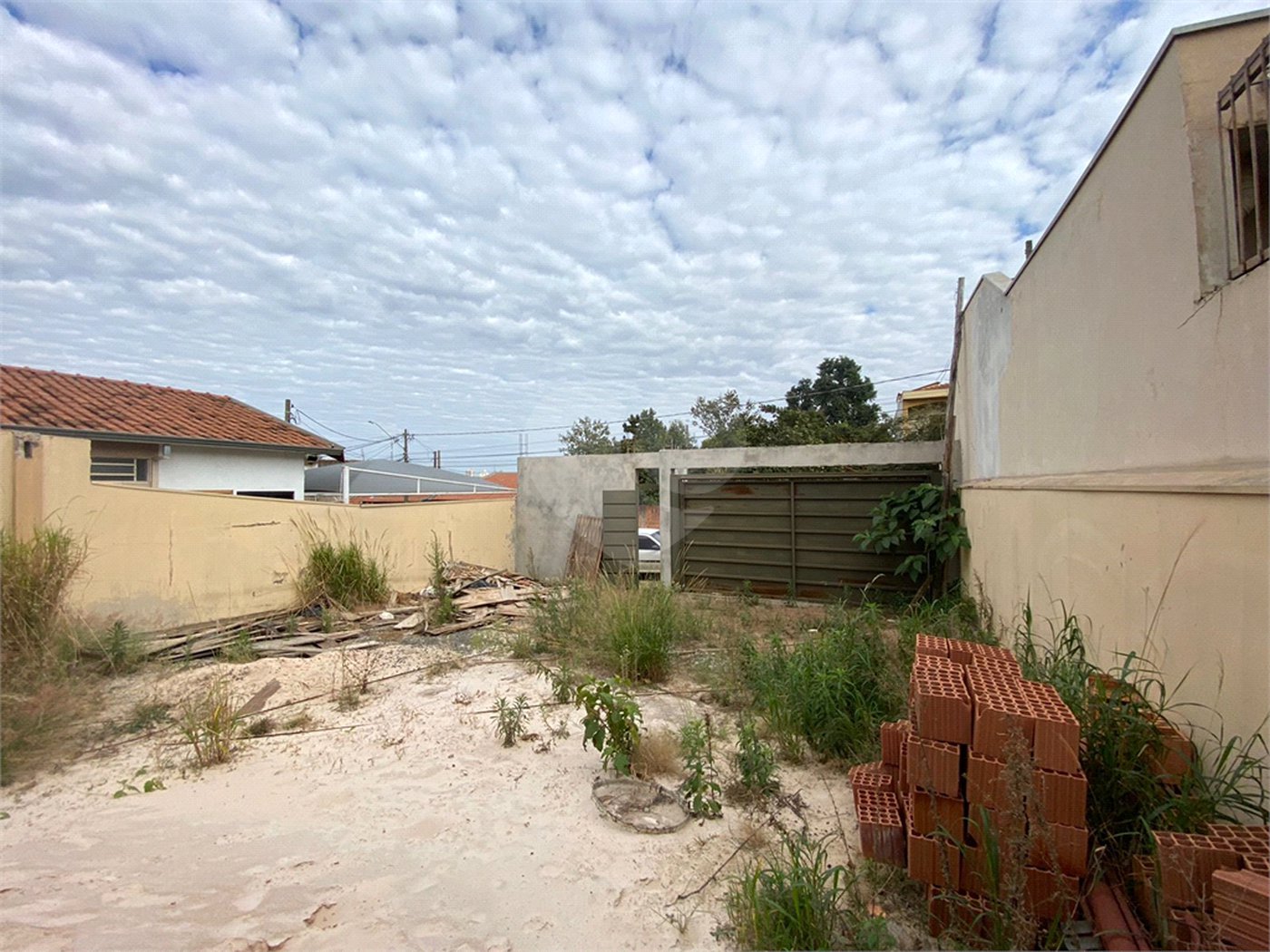 Casa térrea na Vila São José.