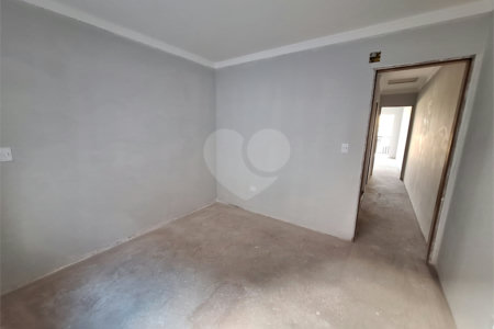Sobrado à venda com 3 quartos, sendo 1 suíte, em Vila do Castelo, São Paulo, SP