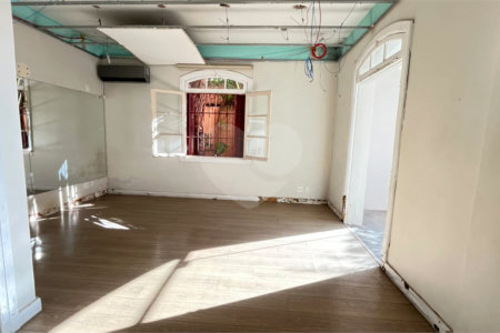 Sobrado à venda ou para alugar com 6 quartos, sendo 1 suíte, em Vila Mariana, São Paulo, SP
