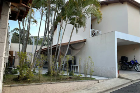 Casa à venda com 3 suítes no condomínio Residencial Palmas I, São Paulo - SP