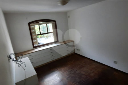 Sobrado à venda com 3 quartos, sendo 1 suíte, em Vila Firmiano Pinto, São Paulo, SP