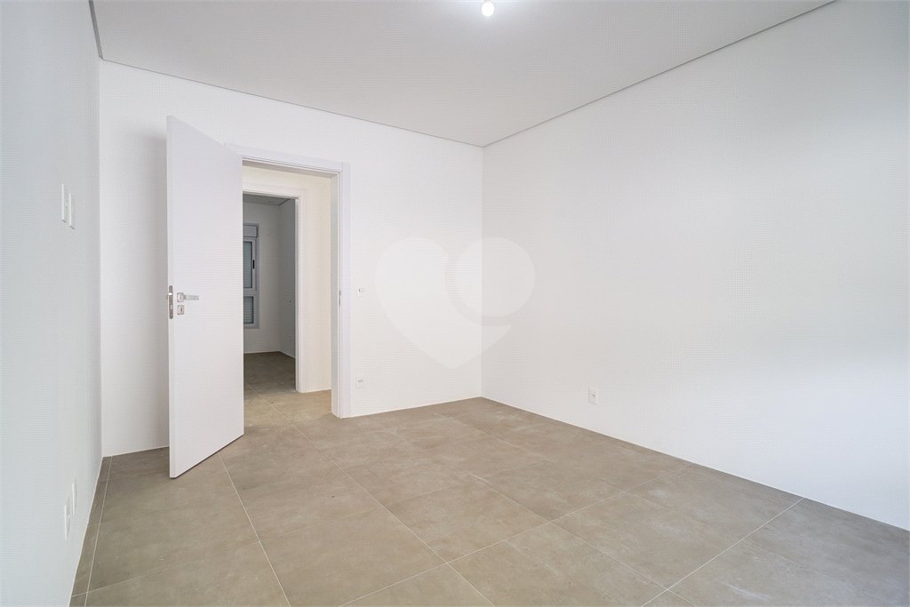 Casa à venda ou para alugar com 3 suítes no condomínio Jardim Flora, São Paulo - SP