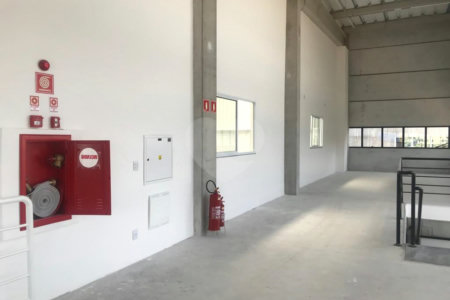Galpão industrial com renda à venda em Cotia
