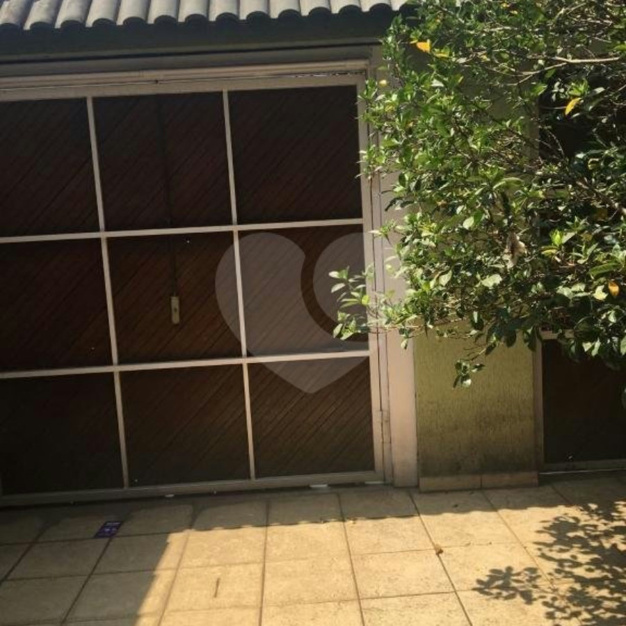 Sobrado à venda com 4 quartos, sendo 1 suíte, em Vila Nivi, São Paulo, SP