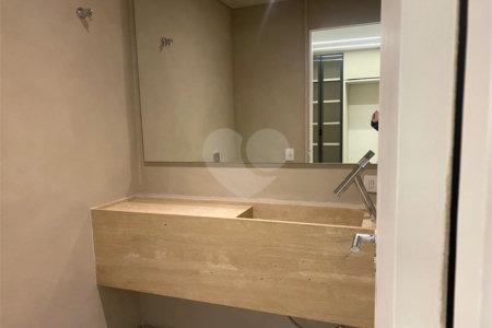 Apartamento à venda com 3 quartos, sendo 1 suíte,  em Itaim Bibi, São Paulo, SP