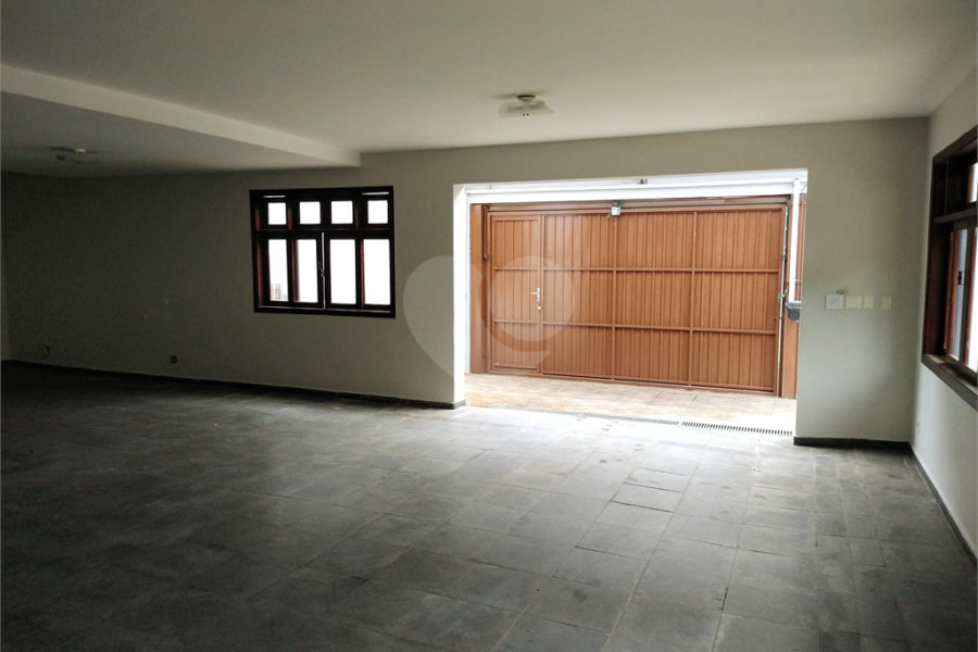 SOBRADO DE 426,0 M² COM 04 SUITES, SALÃO DE FESTAS, 06 VAGAS,06 BANHEIROS E PISCINA PARA LOCAÇÃO OU VENDA NO BARRO BRANCO