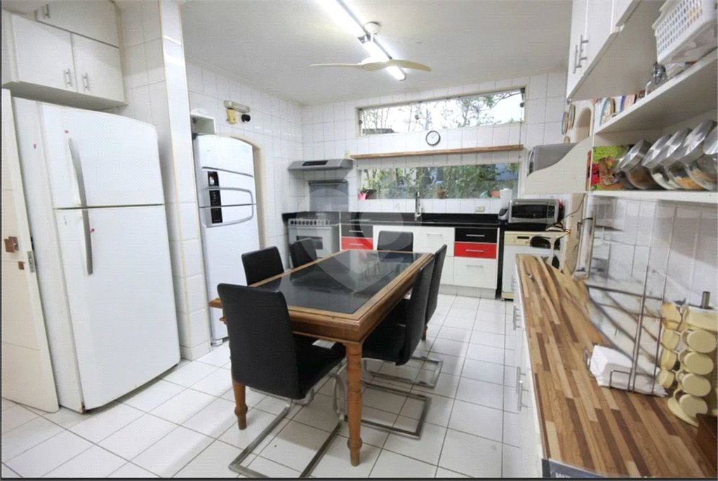 Sobrado à venda com 4 quartos, sendo 2 suítes, em Chácara Monte Alegre, São Paulo, SP