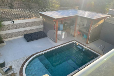 Casa repaginada com piscina no "Condomínio Portal do Bosque" Louveira - SP.