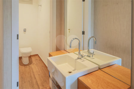 Casa em condomínio à venda com 4 quartos, sendo 2 suítes, em Alto da Boa Vista, São Paulo, SP