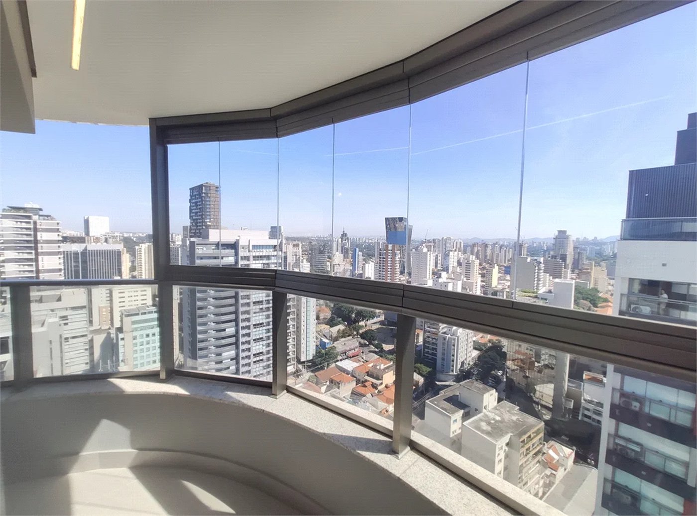 Apartamento à venda ou para alugar com 1 suíte em Pinheiros, São Paulo, SP