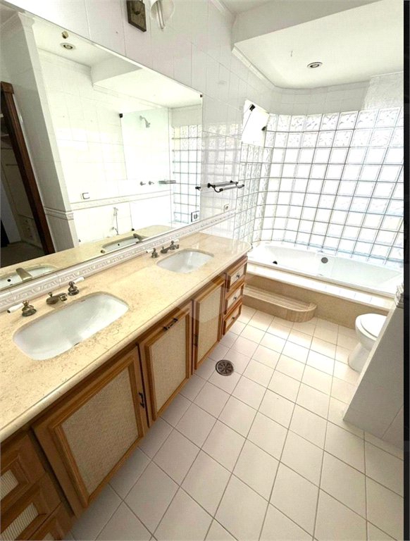 Casa à venda com 5 quartos, sendo 3 suítes,  em Jardim Leonor, São Paulo, SP