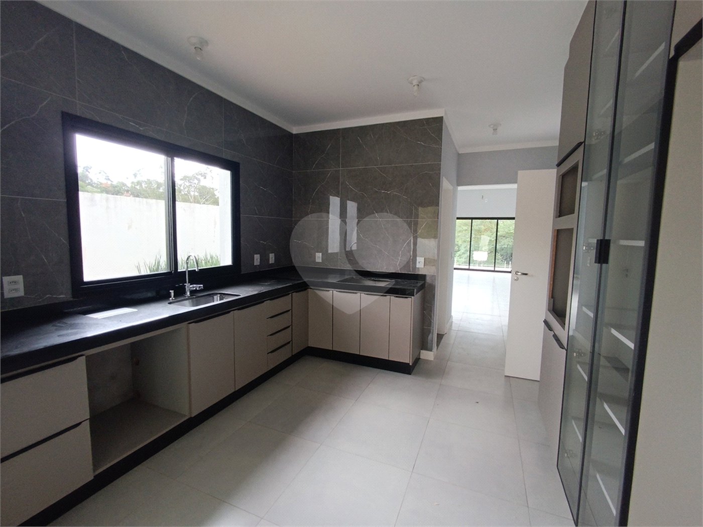 Casa à venda com 3 suítes no condomínio Altos de São Roque, São Roque - SP