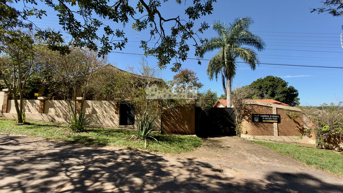 Chácara à venda com 5 quartos, sendo 4 suítes, no condomínio Estância dos Lagos, Atibaia - SP