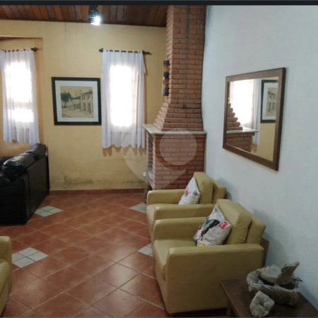 Casa à venda com 4 quartos, sendo 1 suíte, no condomínio Quinta da Cachoeira, Embu das Artes - SP