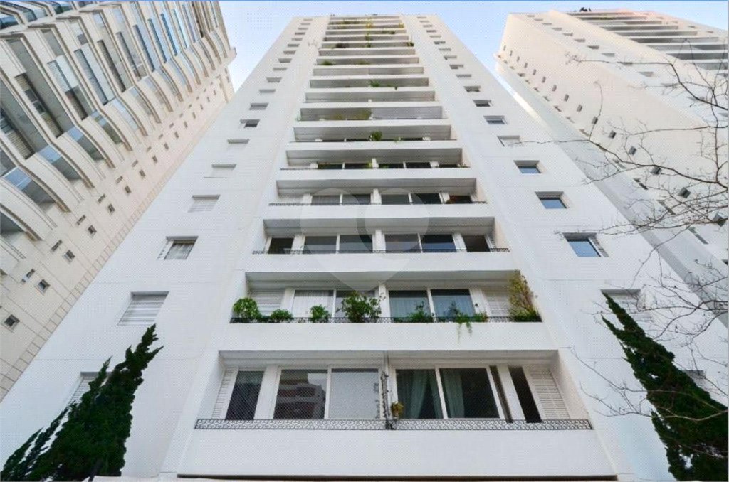 Apartamento à venda com 3 quartos, sendo 1 suíte,  em Indianópolis, São Paulo, SP