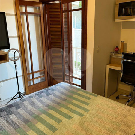 Casa à venda com 3 quartos, sendo 2 suítes, no condomínio Palmas, São Paulo - SP