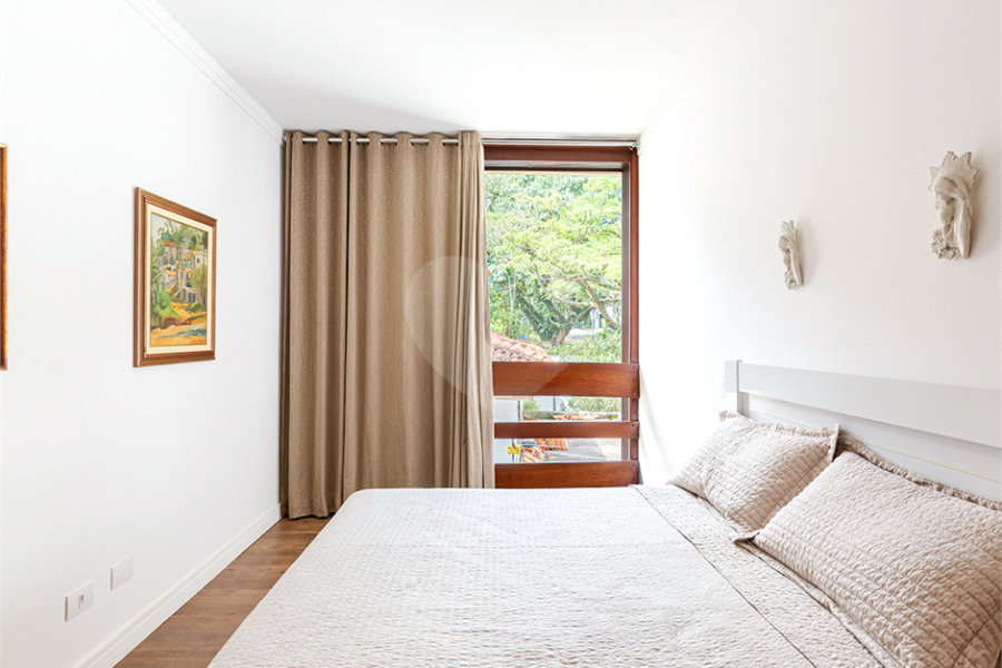 Sobrado à venda com 4 quartos, sendo 3 suítes,  em Jardim Guedala, São Paulo, SP