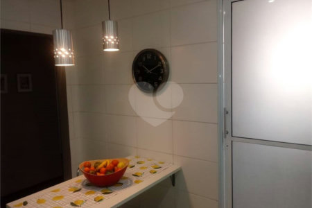 Apartamento à venda com 3 quartos, sendo 1 suíte, no Centro, Poá, SP